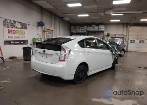 2015 Toyota Prius Two из США, поврежденный, VIN JTDKN3DU7F1863972